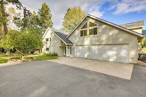 Expansive Waterfront Escape w/ Kayaks + Sups!