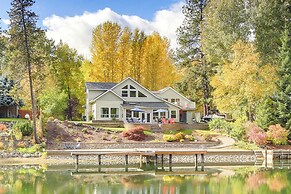 Expansive Waterfront Escape w/ Kayaks + Sups!