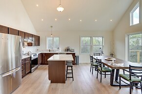 Sleepy Hollow Lake Home w/ Deck, Pool Access!