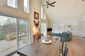 Sleepy Hollow Lake Home w/ Deck, Pool Access!
