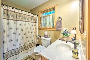 Slaty Fork Escape w/ Mountain View + Hot Tub!