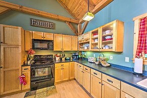 Slaty Fork Escape w/ Mountain View + Hot Tub!