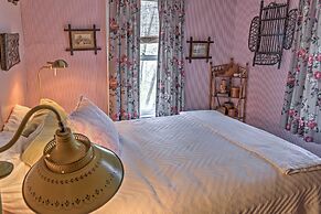 Dainty New Preston Cottage w/ Dock & Lake Views!