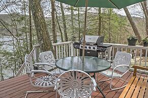 Dainty New Preston Cottage w/ Dock & Lake Views!