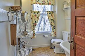 Dainty New Preston Cottage w/ Dock & Lake Views!