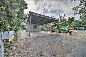 Bright & Airy Liberty Lake Abode w/ Backyard!