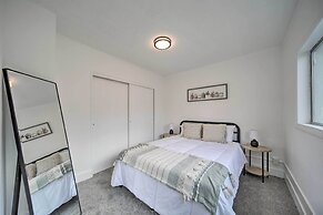 Bright & Airy Liberty Lake Abode w/ Backyard!