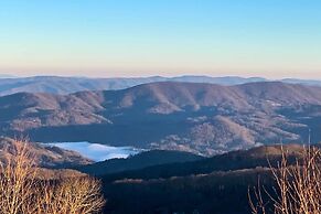 Beech Mountain Cabin w/ Million Dollar Views!