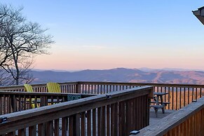 Beech Mountain Cabin w/ Million Dollar Views!