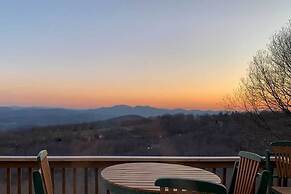 Beech Mountain Cabin w/ Million Dollar Views!
