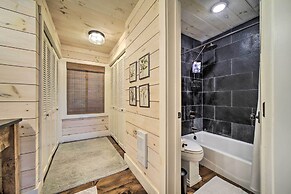 Mtn-view Getaway w/ Deck & Grill in Cashiers!