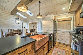 Mtn-view Getaway w/ Deck & Grill in Cashiers!