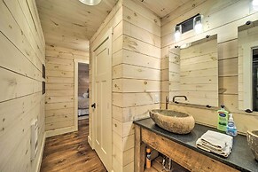 Mtn-view Getaway w/ Deck & Grill in Cashiers!