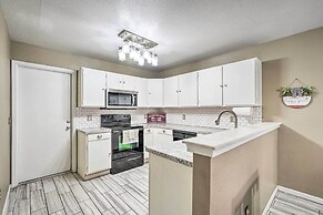 2 Mi to Sports Complex: Peoria Home w/ Patio!