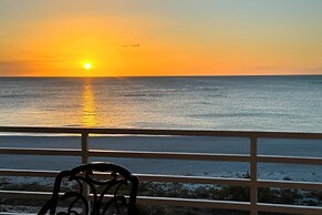 Oceanfront Marco Island Escape w/ Beach Access!