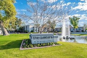 Sleek Phoenix Condo: Walk to Biltmore Fashion Park
