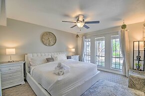 Sleek Phoenix Condo: Walk to Biltmore Fashion Park