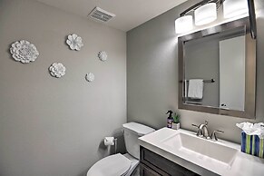 Sleek Phoenix Condo: Walk to Biltmore Fashion Park