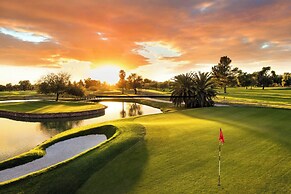 Sleek Phoenix Condo: Walk to Biltmore Fashion Park