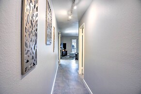 Sleek Phoenix Condo: Walk to Biltmore Fashion Park