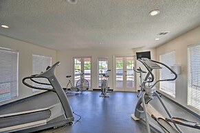 Sleek Phoenix Condo: Walk to Biltmore Fashion Park