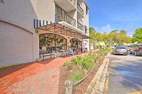 Relax By Pool: Harbour Town Resort Condo