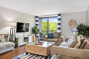 Resort-style Condo Located in Harbour Town!