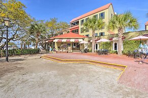 Relax By Pool: Harbour Town Resort Condo