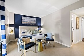 Relax By Pool: Harbour Town Resort Condo