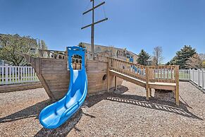 Bright Manistee Condo w/ Beach + Pool Access!