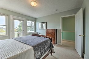 Bright Manistee Condo w/ Beach + Pool Access!