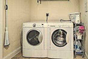 Bright Manistee Condo w/ Beach + Pool Access!