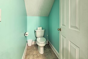 Bright Manistee Condo w/ Beach + Pool Access!