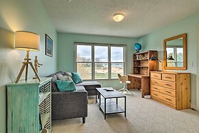 Bright Manistee Condo w/ Beach + Pool Access!