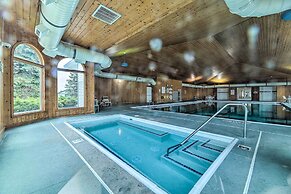 Bright Manistee Condo w/ Beach + Pool Access!