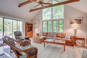 Getaway w/ Lake Views Near Wintergreen Resort!
