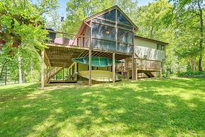 Getaway w/ Lake Views Near Wintergreen Resort!
