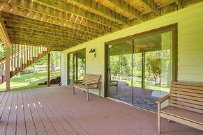Getaway w/ Lake Views Near Wintergreen Resort!