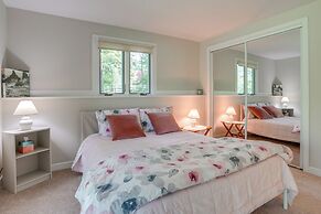 Getaway w/ Lake Views Near Wintergreen Resort!