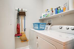 Getaway w/ Lake Views Near Wintergreen Resort!