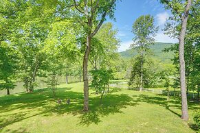 Getaway w/ Lake Views Near Wintergreen Resort!