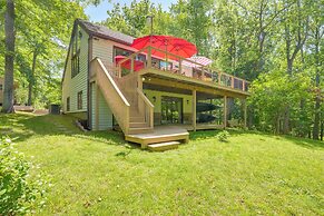 Getaway w/ Lake Views Near Wintergreen Resort!