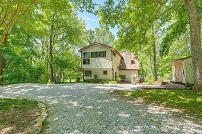 Getaway w/ Lake Views Near Wintergreen Resort!