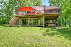 Getaway w/ Lake Views Near Wintergreen Resort!