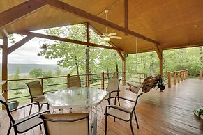 'bullfrog Bluff' Mountain View Cabin w/ Deck!