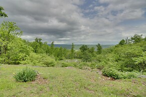 'bullfrog Bluff' Mountain View Cabin w/ Deck!