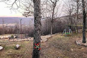 'bullfrog Bluff' Mountain View Cabin w/ Deck!