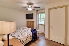 'bullfrog Bluff' Mountain View Cabin w/ Deck!