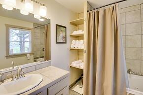 'bullfrog Bluff' Mountain View Cabin w/ Deck!