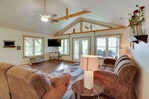 'bullfrog Bluff' Mountain View Cabin w/ Deck!